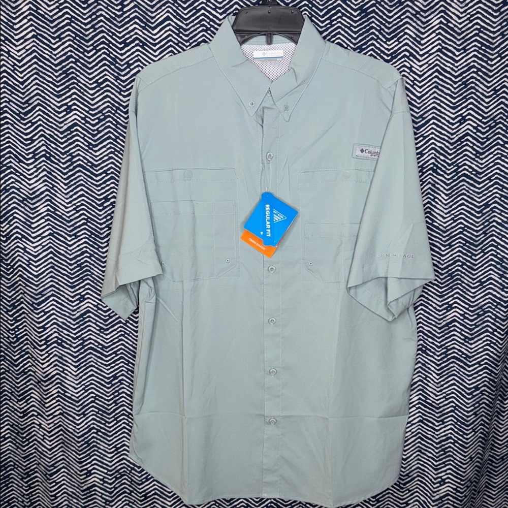 Columbia Men's Light Sage Casual/ Performance Button Down Shirt